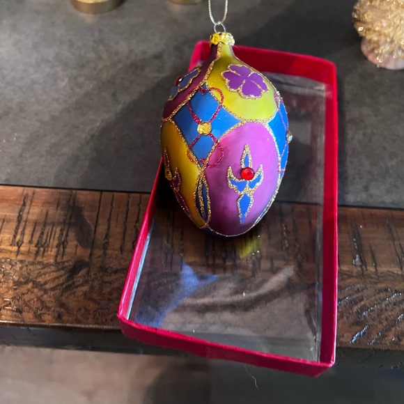 Vintage hand crafted Holiday Glass Ornament - Picture 3 of 10